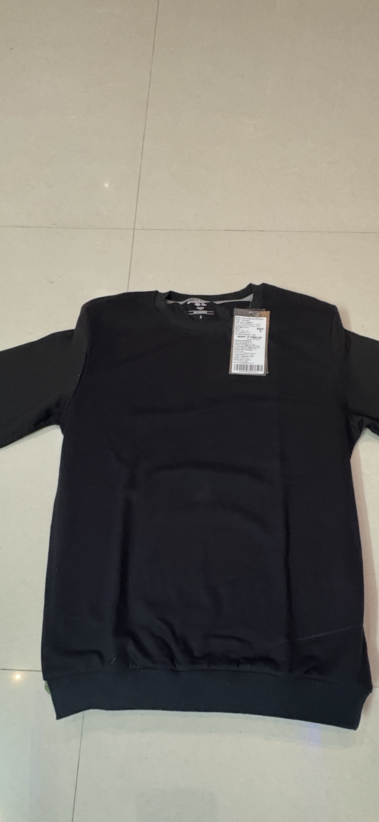 Premium Black Crewneck Sweatshirt – Timeless Comfort & Style